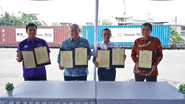 Prosesi Penandatanganan Nota Kesepahaman KAI Logistik dengan Gobel Group
