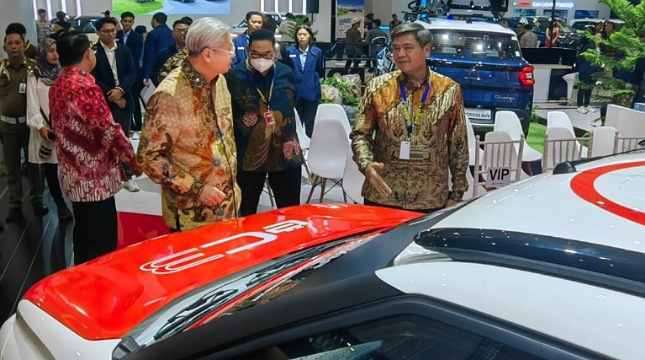 Plt. Dirjen ILMATE, Putu Juli Ardika saat membuka GIIAS Surabaya 2024