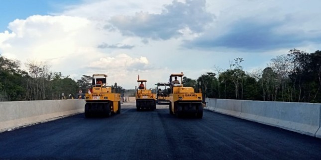 Hakaaston Suplai Aspal pada Proyek Jalan Tol Trans Sumatera