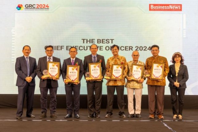 Ketua Penyelenggara GRC & Performance Excellence Award 2024 sekaligus CEO Businessnews Indonesia, Irnanda Laksanawan (kiri)
