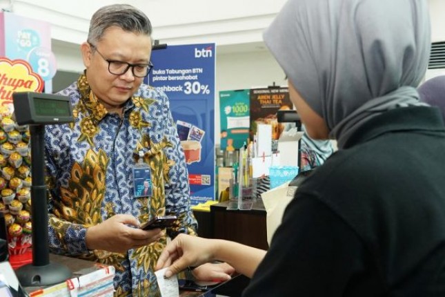 Direktur Utama BTN, Nixon LP Napitupulu di Jakarta, Kamis (4/9).Pada Hari Pelanggan Nasional, BTN hadir untuk menyemarakkannya dengan memberikan apresiasi kepada para nasabah, debitur dan merchant mitra BTN. Pada hari yang istimewa ini juga BTN menegaskan komitmen untuk meningkatkan pelayanan sebagai transactional Bank.