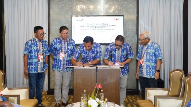 (Dari Kiri ke Kanan) Direktur Utama Telin Budi Satria Dharma Purba, Chief Commercial Officer Telin Kharisma, Chief Executive Officer Telin Hongkong ?I Ketut Alit Atmaja, SVP Head of Wholesale and Carrier Account Indosat Nicholas Soo, dan Director & Chief Business Officer Indosat Ooredoo Hutchison Muhammad Buldansyah