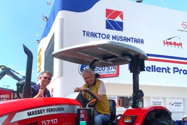 Traktor Nusantara saat pameran dibJI Expo