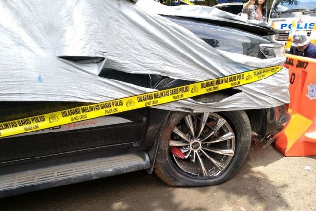 Mobil yang ditumpangi Setya Novanto menabrak tiang listrik (foto Kompas.com)