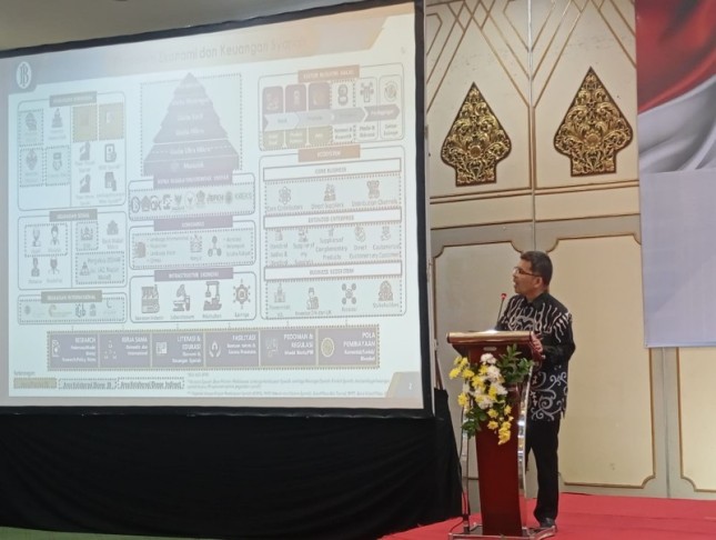 Direktur Departemen Ekonomi dan Keuangan Syariah Bank Indonesia Rifki Ismal dalam Simposium Keuangan dan Ekonomi Syariah yang digelar Forum Jurnalis Wakaf dan Zakat Indonesia (Forjukafi)