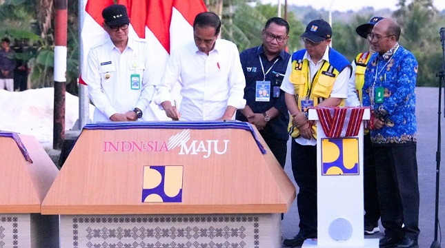 Presiden Jokowi Resmikan Inpres Jalan Daerah