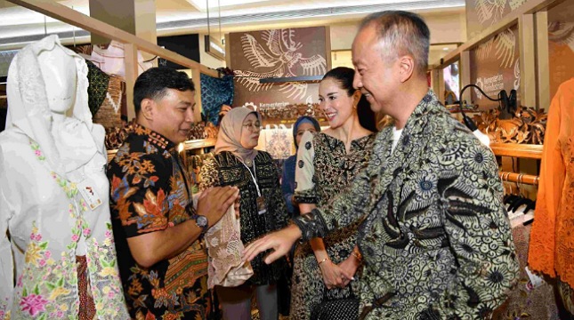 Menteri Perindustrian Agus Gumiwang Kartasasmita