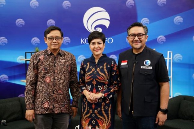 Dialog FMB9: Indonesia-Sentris dan Dekat dengan Rakyat, Jokowi Raih 75,5% Kepuasan Publik,menghadirkan narasumber: Prabu Revolusi, Dirjen Informasi dan Komunikasi Publik Kemenkominfo RI (kanan)dan Ignatius Kristanto, General Manager Litbang Kompas (kiri)