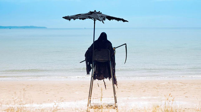 Swim Reaper, Penjaga Pantai Sekaligus Bentuk Kampanye Untuk Mecegah Kecelakaan saat Berlibur di Pantai (Foto:www.thesun.co.uk)