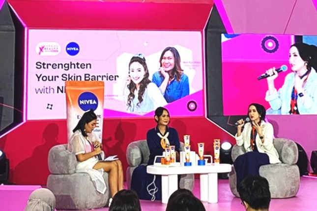 Nivea Luncukan C&E Serum Vitamin Lotion di acara Semarang x Beauty pada 28 September 2024.