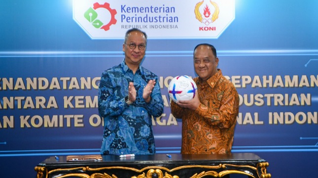 Menperin Agus Gumiwang Kartasasmita bersama Ketua Umum KONI Pusat, Letjen TNI (Purn) Marciano Norman