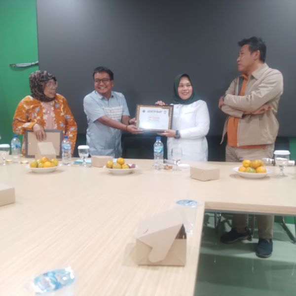Manifes 98 : Mendesak Titiek Soeharto Menjadi Ibu Negara