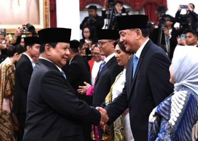 Sjafrie Sjamsoeddin saat pengambilan sumpah janji di dalam kabinet merah putih