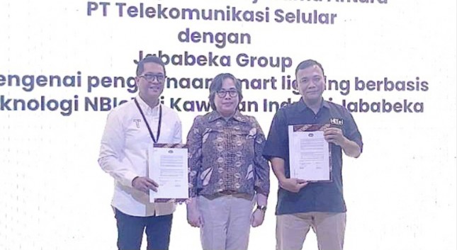 Penandatanganan antara Jababeka dengan Telkomsel
