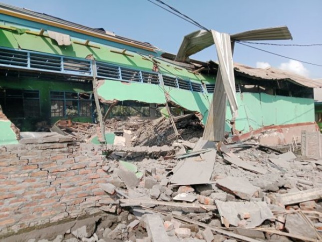 Bangunan Sekolah rusak pasca Gunung Lewotobi