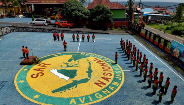 Partisipasi tim Emergency Response Team (ERT) NHM dalam pelatihan teknis "Jungle Rescue" yang diadakan oleh Kantor Basarnas Ternate. 