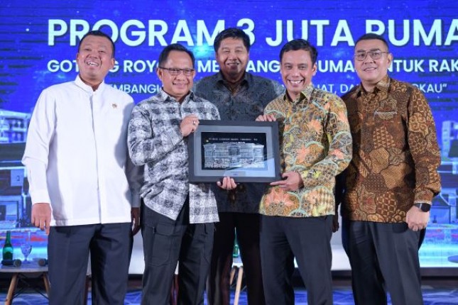 PT Bank Tabungan Negara (Persero) Tbk terus berupaya mendukung Program Tiga Juta Rumah bersama Kementerian Perumahan dan Kawasan Permukiman, Kementerian Dalam Negeri, dan Kementerian Agraria & Tata Ruang/Badan Pertanahan Nasional dengan menggelar dialog bersama ratusan pengembang nasional.