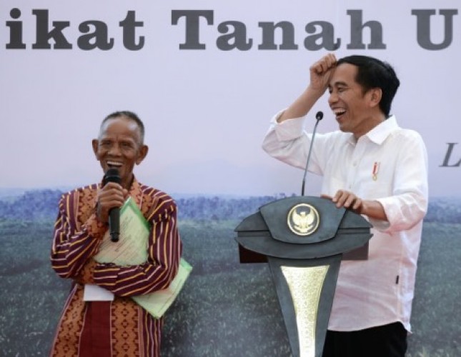 Presiden Jokowi bersama warga masyarakat di Sumatra Utara (Foto : Biro Pers Setpres)