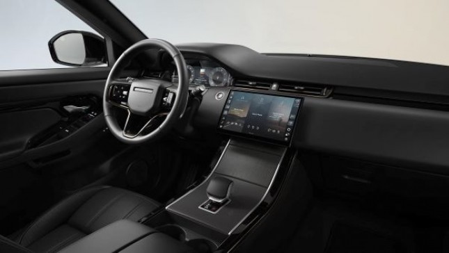 PT JLM Auto Indonesia dengan bangga telah memperkenalkan Range Rover Evoque model terbaru pada Kamis, 28 November 2024 di Dian Ballroom, Raffles Hotel Jakarta. Model ini menonjolkan inovasi teknologi dan desain ikonik, menawarkan performa dinamis dan kenyamanan modern sekaligus mendukung efisiensi bahan bakar yang lebih baik bagi konsumen di Indonesia.