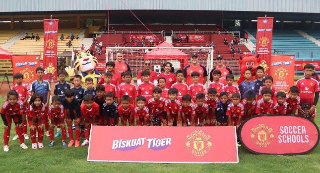 Biskuat hadirkan sekolah bola eksklusif bersama Manchester United Soccer School 