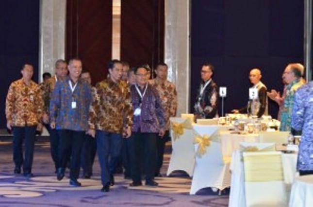 Presiden Jokowi menghadiri Pembukaan Kompas 100 CEO Forum, di Jakarta, Rabu (29/11) pagi. (Foto: JAY/Humas)