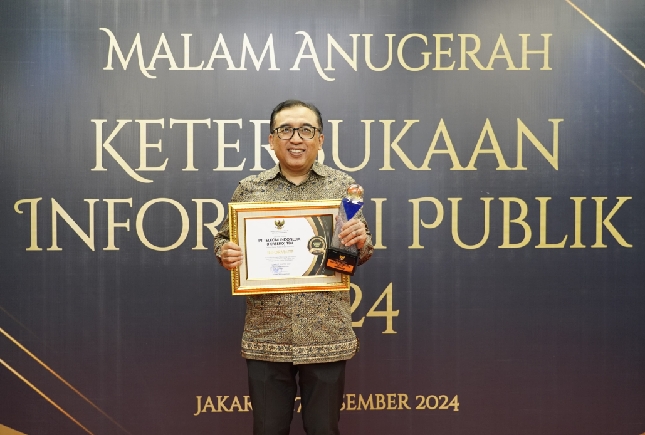 VP Corporate Communication Telkom Andri Herawan Sasoko pada acara Malam Anugerah Keterbukaan Informasi Publik Tahun 2024 yang digelar oleh Komisi Informasi Pusat (KIP)