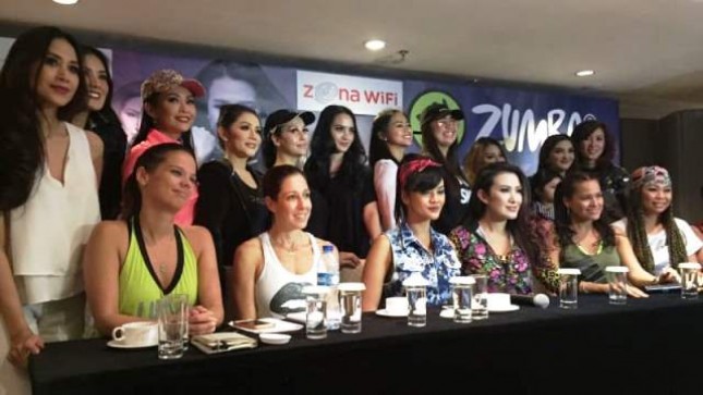 Liza Nathalia bersama Sejumlah Selebriti dan Perwakilan Zumba Internasional 