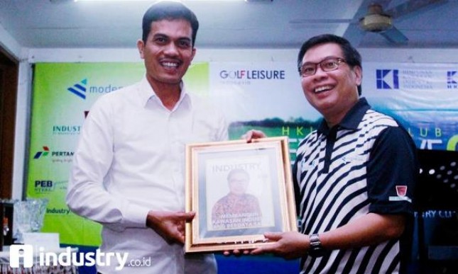 Ketum HKI Sanny Iskandar dan CEO Majalah Industry Nandi Nanti (Foto Dok-Industry.co.id)