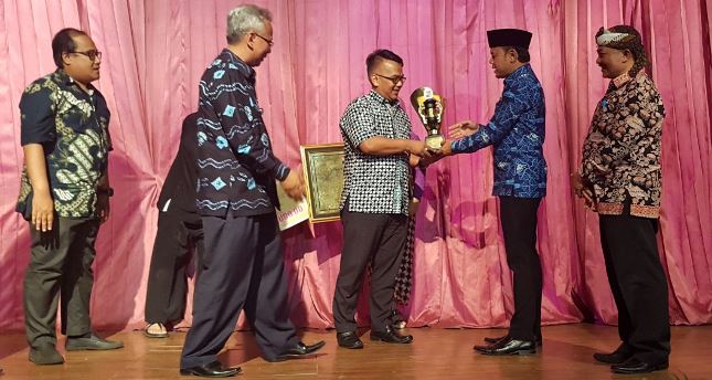 Grand Savero Raih Anugerah Kawistara Pajajaran (Foto Nina)