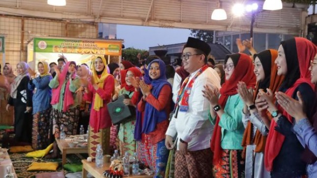 Dalam semangat mempererat silaturahmi pasca Idulfitri, PLN Icon Plus menggelar acara Halal Bihalal yang turut menjadi momentum untuk memperingati Hari Kartini serta mendukung para pelaku UMKM. Acara berlangsung hangat di kantor pusat PLN Icon Plus dan dihadiri jajaran Direksi, Dewan Komisaris, serta seluruh pegawai dari berbagai unit kerja.