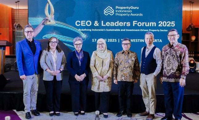 dari kiri: : Jules Kay, General Manager, PropertyGuru Asia Property Awards and Events; Marine Novita, Presiden Direktur MilikRumah.com; Vivin Harsanto, Executive Director/Head of Growth JLL Indonesia; Sri Haryati, Direktur Jenderal Perumahan Perkotaan; Rakhmat Yulianto, Direktur Pengembangan Promosi; Winston Lee, CEO & Co-Founder MilikRumah.com; Rio Kondo, Vice President Development Indonesia and Malaysia, ACCOR.