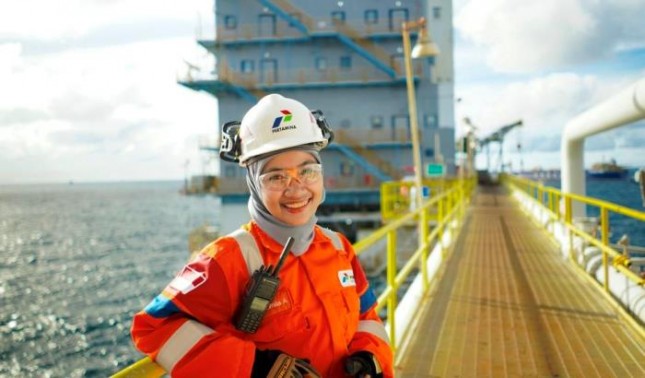 Difa Kamila Anjani, satu-satunya Production Well Operator perempuan di PHE Offshore North West Java, Pertamina.