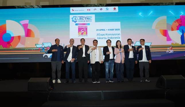 Perkumpulan Industri Kendaraan Listrik Indonesia (PERIKLINDO) bersama dengan Dyandra Promosindo akan kembali menyelenggarakan PERIKLINDO Electric Vehicle Show (PEVS) 2025 in Collaboration with Asiabike Jakarta pada 29 April hingga 4 Mei 2025 di JIExpo Kemayoran, Jakarta.