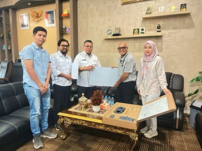 Pemkab Beltim Terima Perangkat Internet Berbasis Satelit dari PT. PLN Indonesia Comnets Plus (ICON+)