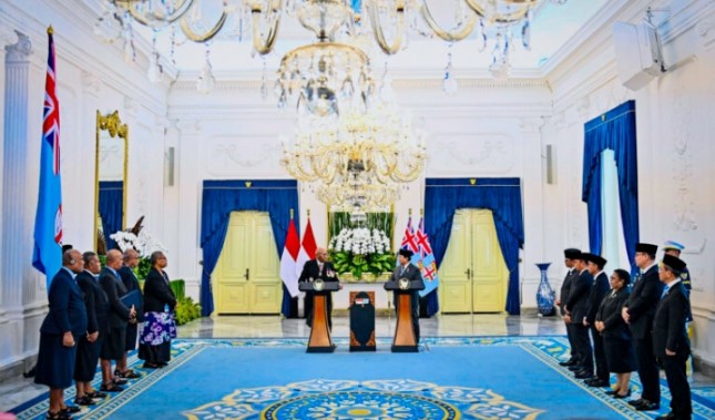 Presiden Republik Indonesia, Prabowo Subianto, dan Perdana Menteri (PM) Fiji, Sitiveni Ligamamada Rabuka, menyampaikan pernyataan pers bersama di Istana Merdeka, Jakarta, pada Kamis, 24 April 2025. (Foto: BPMI Setpres)