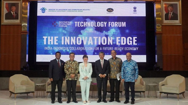 Sachin Gopalan; Nurul Ichwan; Shinta Widjaja Kamdani; S.D. Darmono; H.E. Sandeep
Chakravorty; Dr. Ilham Akbar Habibie