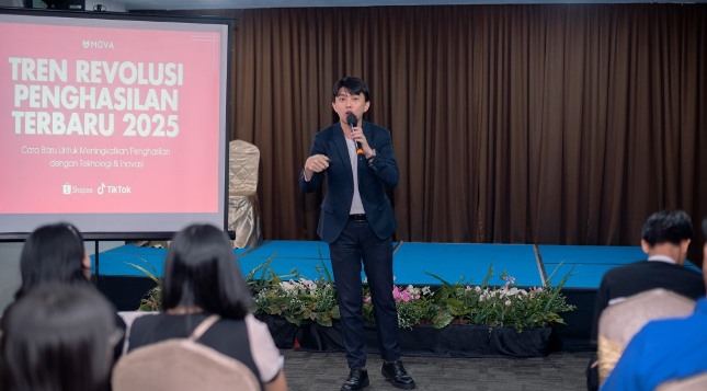 Firmand Chen, General Manager MOVA menjelaskan trend revolusi penghasilan baru lewat platform MOVA.