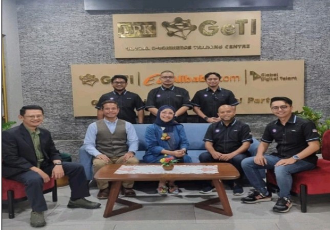 Delegasi Dewan Muda dari Dewan Perniagaan Melayu Malaysia (DPMM-Malaysia) melakukan kunjungan resmi ke kantor ExportHub.id Ecosystem di Serpong, Tangerang Selatan, Kamis (17/4/2025).