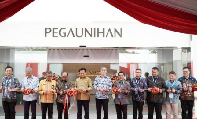 Simbolis pembukaan smart factory Pegatron berbasis AI dan 5G di Batam.