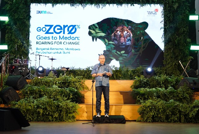 Pj. Sekretaris Daerah Provinsi Sumatera Utara M. A. Effendy Pohan, M.Si saat memberikan sambutan pada acara GoZero% Goes to Medan "Roaring for Change, Bergerak Bersama, Membawa Perubahan untuk Bumi” yang diselenggarakan di Pos Bloc Medan, pada Sabtu (26/4).