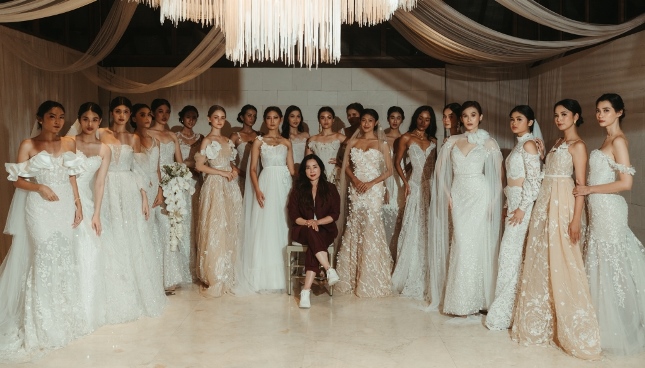 Phangsanny menggelar Solo Fashion Show terbesar di Bali.