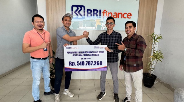 BRI Insurance Bayarkan Klaim Asuransi Alat Berat Sebesar Rp510 Juta