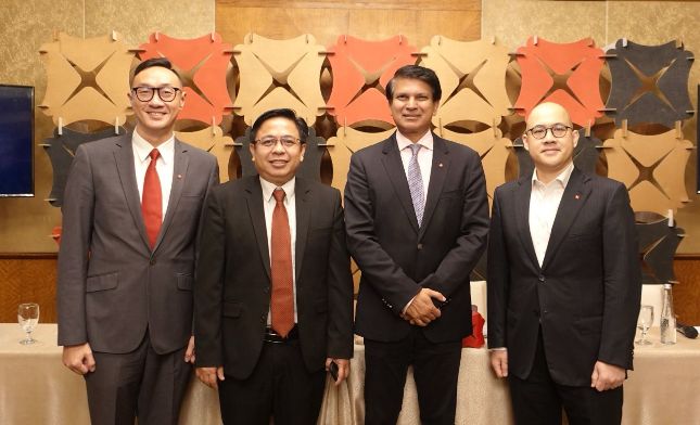 dari kiri: Head of Institutional Banking Group PT Bank DBS Indonesia Anthonius Sehonamin, Direktur Eksekutif Indikator Politik Indonesia Burhanuddin Muhtadi, Chief Economist DBS Group Research Taimur Baig, dan Equities Specialist DBS Group Research Maynard Arif sebagai moderator pada acara media briefing DBS Asian Insights Conference 2025 di Jakarta, Rabu (21/05/2025).