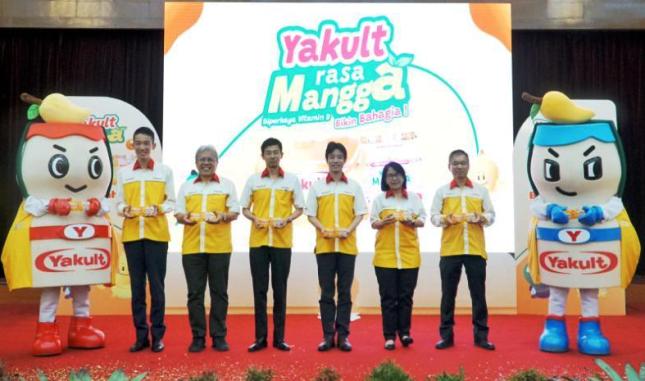 Yakult Indonesia meluncurkan varian Yakult rasa baru, Mangga.