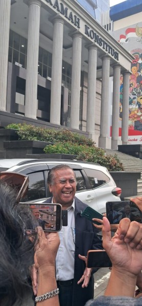 Dr. Maruarar Siahaan selaku Ahli