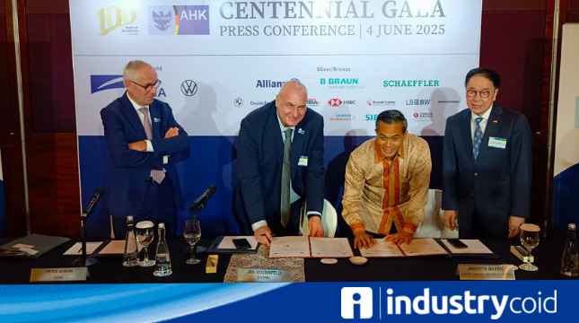 Penandatanganan MoU KADIN dan EKONID