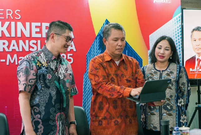 Budi Tampubolon Ketua AAJI bersama jajaran pengurus saat paparan Kinerja Kuartal I 2025
