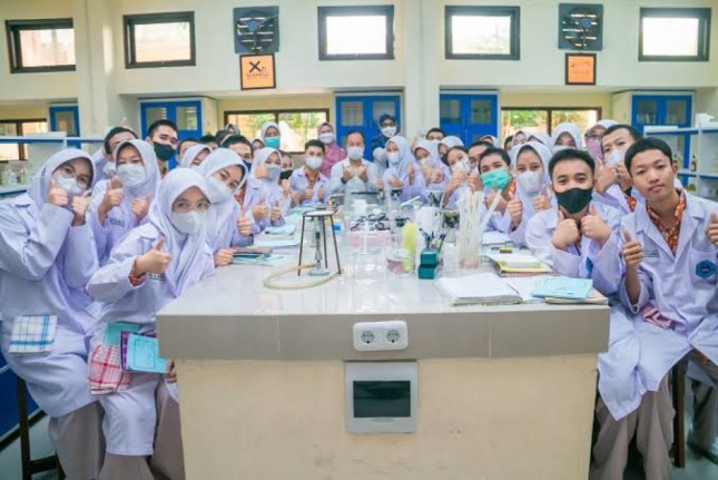 Menperin Agus dan Nahasiswa Politeknik Kemenperin