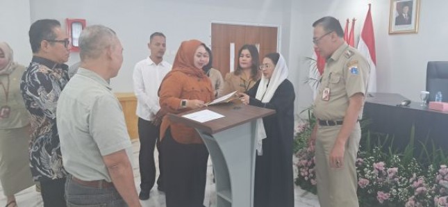 Acara penyerahan legalitas Pendirian Koperasi Kelurahan Merah Putih berupa akta pendirian dan NIB (Nomor Induk Berusaha) ini dilakukan pada Selasa, 17 Juni 2025 di Kantor Kecamatan Mampang Prapatan