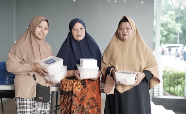 Program bertajuk Distribusi Daging Ayam ini merupakan bentuk kolaborasi antara Dompet Dhuafa dan PT ADM Indonesia Trading & Logistics. Sebanyak 1.670 paket daging ayam segar dibagikan kepada 1.670 penerima manfaat yang tersebar di lima kecamatan di Kabupaten Bogor,